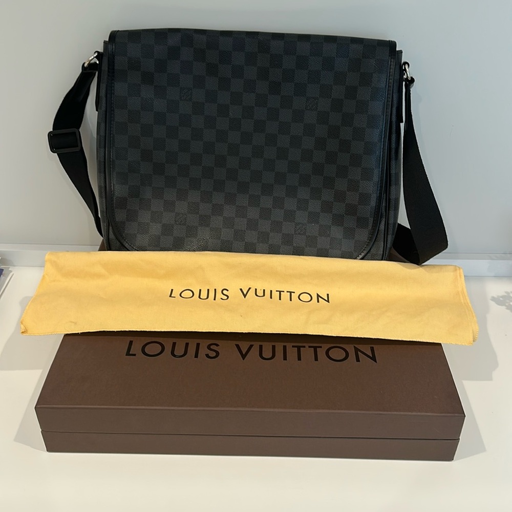Louis Vuitton Damier Graphite Daniel Gm Shoulder Messenger Crossbody